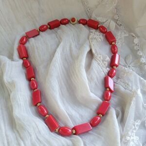 Vintage 1960s Necklace Red Chunky Lucite Beaded Gold Tone Statement‎